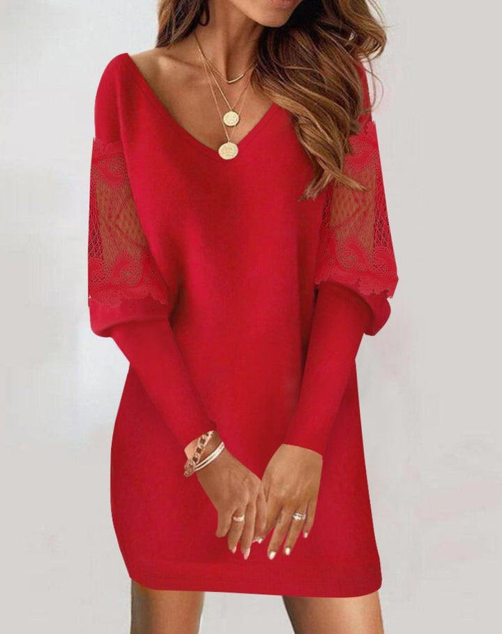 Lyla – Elegant Straight-Cut Dress with Lace Sleeves