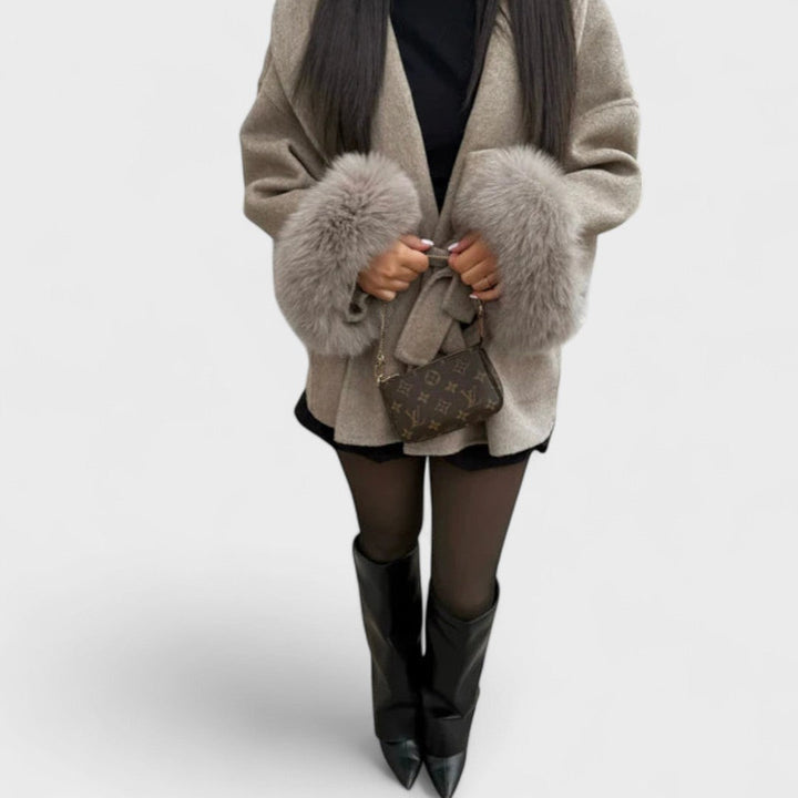 Thea – Wool coat with faux fur details